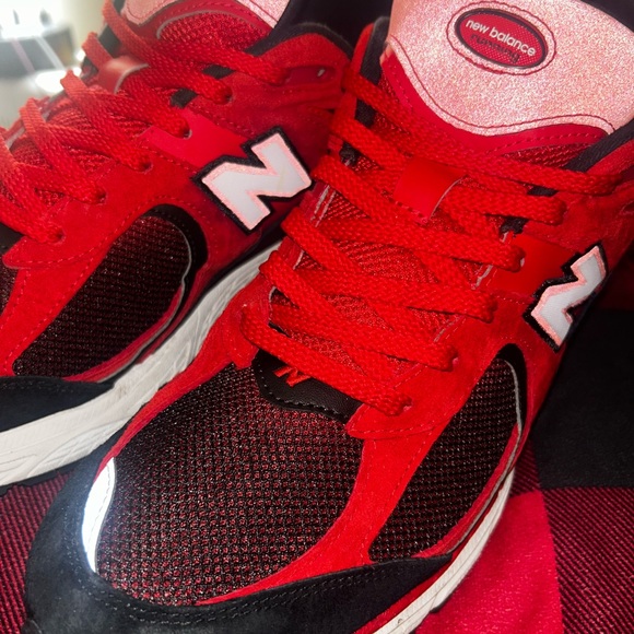 New Balance 2002R - Picture 1 of 4